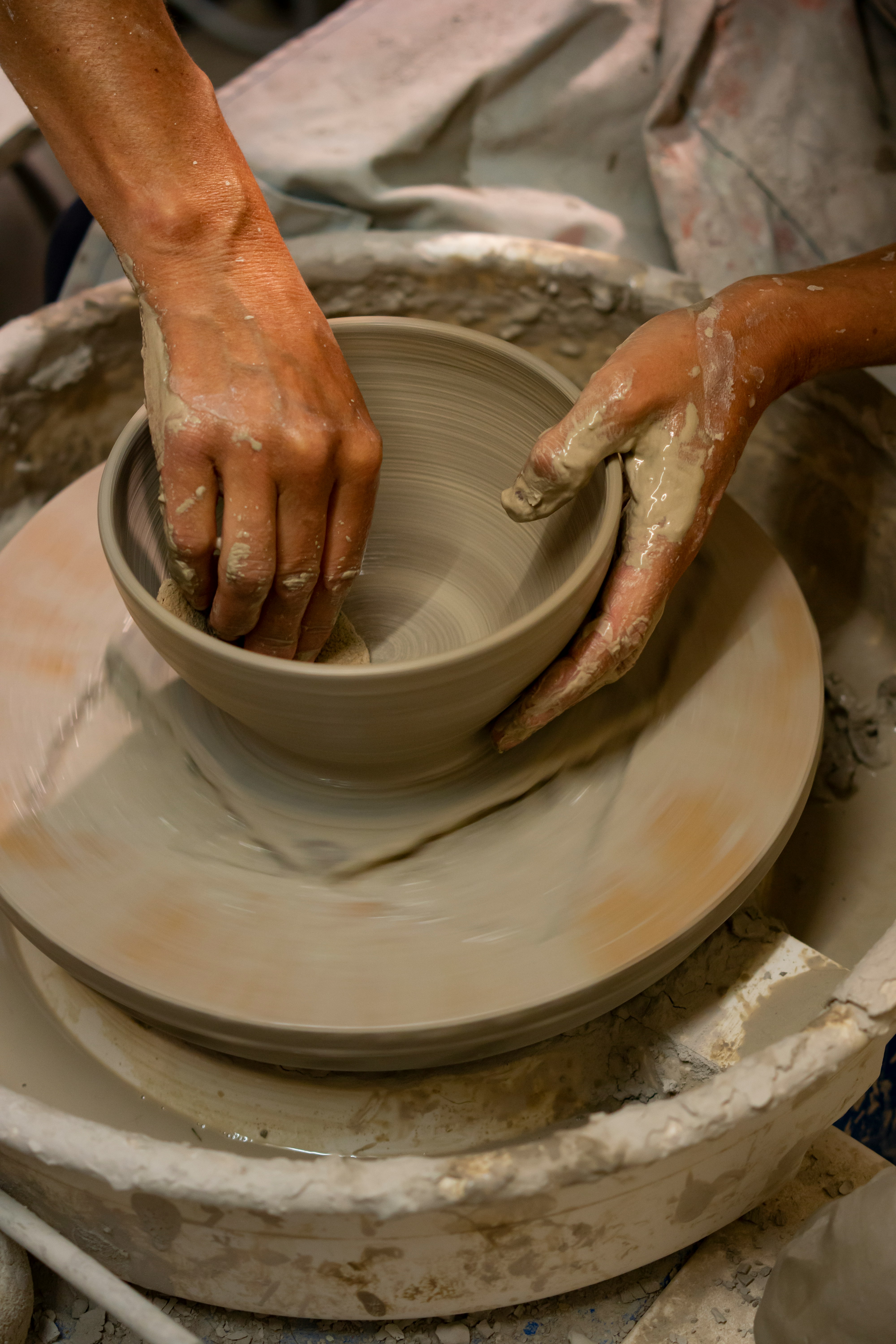Doodles pottery studio in Edinburgh offering wheel throwing and hand building classes